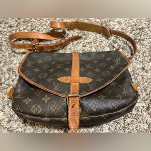 Louis Vuitton Saumur 30